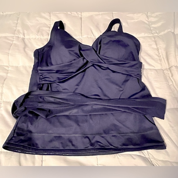 Lands’ End tankini swim top - size 14 - Picture 3 of 9